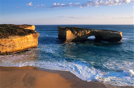 Australia, Victoria, Great Ocean Road, London bridge Stock Photo - Premium Royalty-Free, Code: 693-03306417