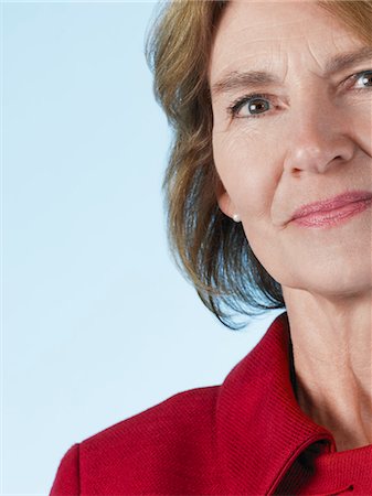 simsearch:693-03307097,k - Middle-aged woman smiling, close-up Foto de stock - Royalty Free Premium, Número: 693-03306702