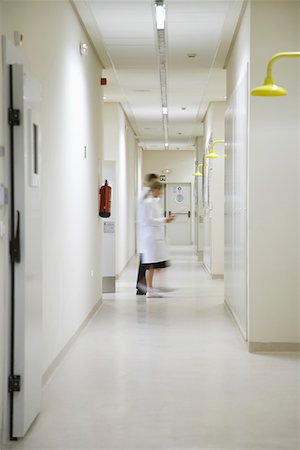 Two scientists walking in hallway Stock Photo - Premium Royalty-Free, Code: 693-03308050