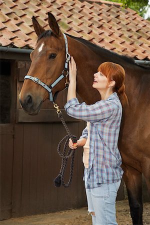 simsearch:614-06044165,k - Woman with horse outside stable Foto de stock - Sin royalties Premium, Código: 693-03308391