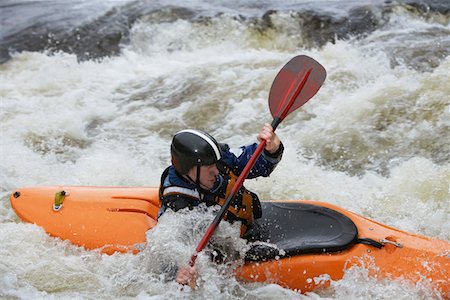 simsearch:400-04536316,k - Man kayaking in river Foto de stock - Sin royalties Premium, Código: 693-03308492