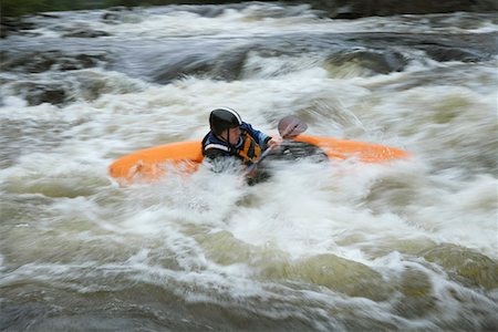 simsearch:400-04536316,k - Man kayaking in river Foto de stock - Sin royalties Premium, Código: 693-03308502