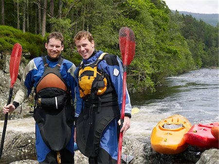 Deux hommes avec kayak de rivière, portrait Photographie de stock - Premium Libres de Droits, Code: 693-03308510