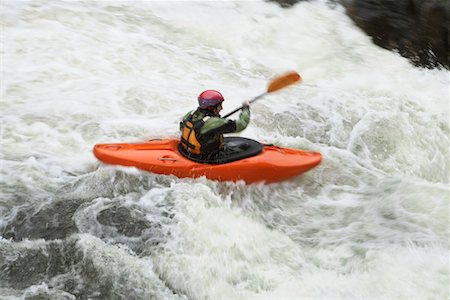 Man kayaking in river Foto de stock - Sin royalties Premium, Código: 693-03308533