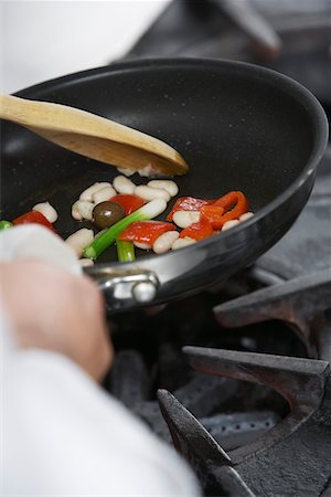 Chef cooking food in frying pan, close-up Foto de stock - Sin royalties Premium, Código: 693-03308908