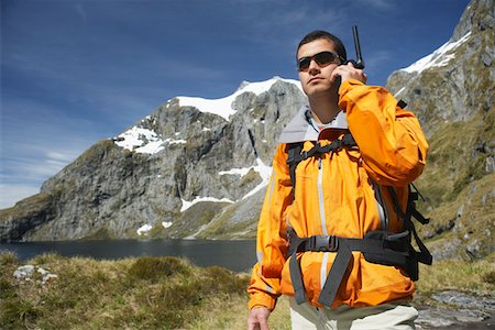 fiordland national park - Hiker using walkie-talkie on mountain trail Foto de stock - Sin royalties Premium, Código: 693-03300885