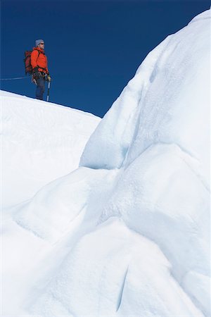 simsearch:693-03300957,k - Mountain climber hiking past ice formation Foto de stock - Sin royalties Premium, Código: 693-03300971
