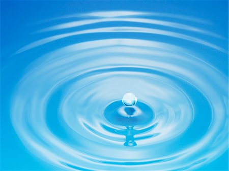 photography water ripples circles - Drop hitting surface of water, close-up Stock Photo - Premium Royalty-Free, Code: 693-03301820