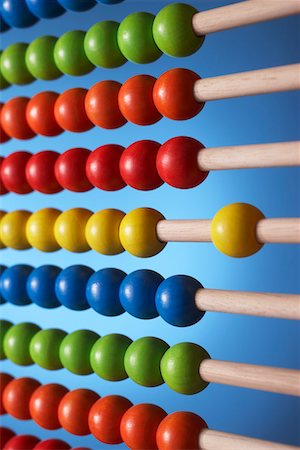 Abacus, close up of rows of beads Foto de stock - Royalty Free Premium, Número: 693-03303045