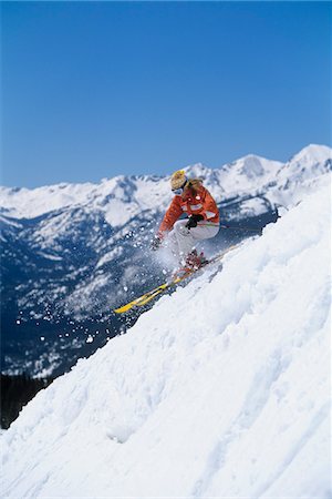 simsearch:693-03707249,k - Skier skiing down ski slope, side view Foto de stock - Sin royalties Premium, Código: 693-03303831