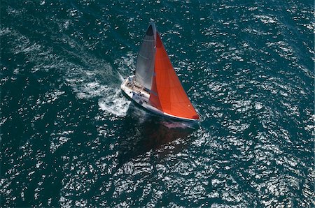 sailboat  ocean - Yacht competes in team sailing event, California, aerial view Foto de stock - Sin royalties Premium, Código: 693-03314271