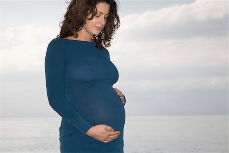 simsearch:693-03314551,k - Pregnant woman at ocean Stock Photo - Premium Royalty-Free, Code: 693-03314564