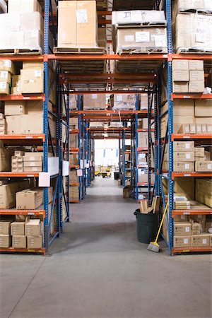 distribución - Cardboard boxes on shelves in distribution warehouse Stock Photo - Premium Royalty-Free, Code: 693-03315346