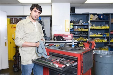 Man in workshop with tools Foto de stock - Sin royalties Premium, Código: 693-03315548