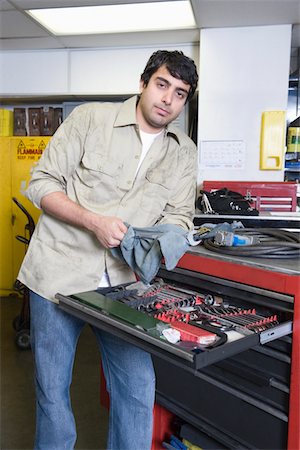 Man in workshop with tools Foto de stock - Sin royalties Premium, Código: 693-03315549