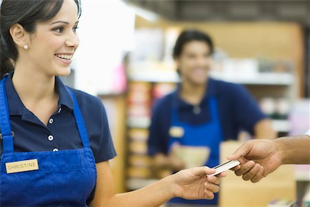 Employé de supermarché en tablier bleu Photographie de stock - Premium Libres de Droits, Code: 693-03315625