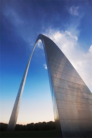 st louis (missouri) - Modern arch sculpture in St Louis, Missori Foto de stock - Sin royalties Premium, Código: 693-03316456