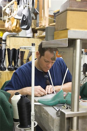 simsearch:693-03316521,k - Traditional shoemaker workshop Foto de stock - Sin royalties Premium, Código: 693-03316493