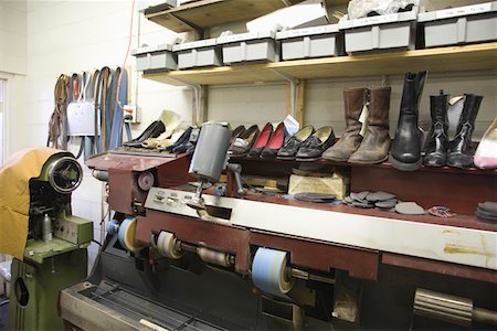 simsearch:693-03316521,k - Traditional shoemaker workshop Foto de stock - Sin royalties Premium, Código: 693-03316517