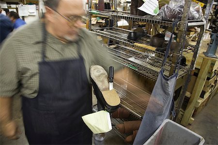 simsearch:693-03316521,k - Traditional shoemaker workshop Foto de stock - Sin royalties Premium, Código: 693-03316512