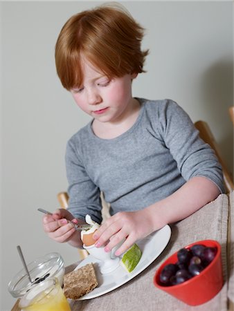 eat boiled egg - 7-8 year old sits eating boiled egg Stock Photo - Premium Royalty-Free, Code: 693-03317254