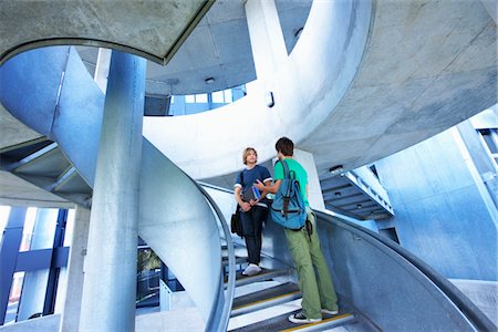 University students on staircase Foto de stock - Sin royalties Premium, Código: 693-03317300