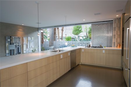 Open plan kitchen furnished in light wood, Palm Springs Foto de stock - Sin royalties Premium, Código: 693-03317355