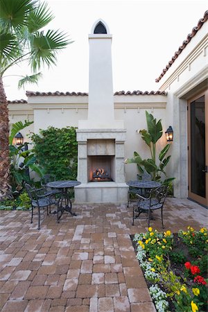 Lit stove in courtyard garden of Palm Springs home Stock Photo - Premium Royalty-Free, Code: 693-03317402