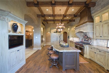 simsearch:693-03317359,k - Wood beamed ceiling of Palm Springs kitchen Foto de stock - Sin royalties Premium, Código: 693-03317416