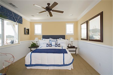 simsearch:693-03317359,k - Nautical themed bedroom of Palm Springs home Foto de stock - Sin royalties Premium, Código: 693-03317448