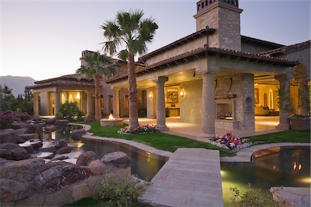 Palm Springs hacienda at dusk Stock Photo - Premium Royalty-Free, Code: 693-03317488