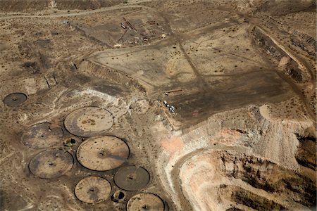 Tin quarry in the Nevada desert Foto de stock - Sin royalties Premium, Código: 693-03317744