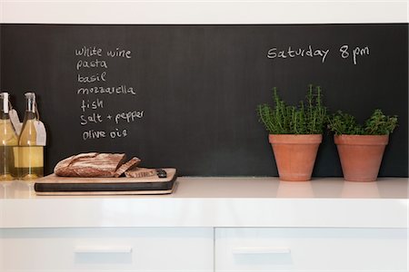 pan recipe - Chalkboard with kitchen herbs Foto de stock - Sin royalties Premium, Código: 693-03317926