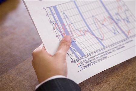 prédiction - Homme d'affaires détient le rapport Photographie de stock - Premium Libres de Droits, Code: 693-03317973