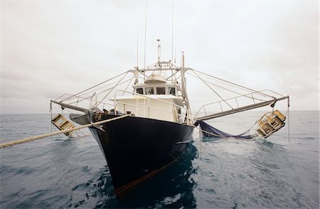 Prawn fishing trawler, Gulf of Carpentaria, Australia Stock Photo - Premium Royalty-Free, Code: 693-03310269