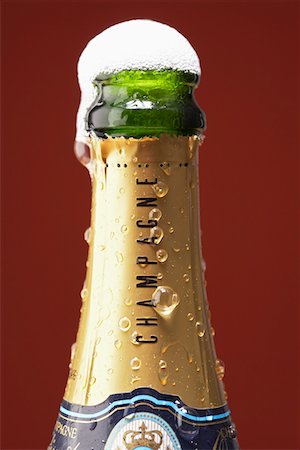 Open champagne bottle overflowing Stock Photo - Premium Royalty-Free, Code: 693-03311132