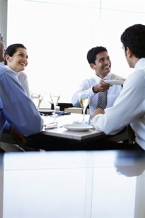 Business man holding meal during business meeting Foto de stock - Sin royalties Premium, Código: 693-03311488