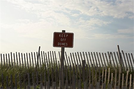 Fence and sign reading 'keep off dunes' Stock Photo - Premium Royalty-Free, Code: 693-03312099