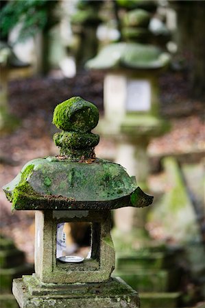 simsearch:693-03312841,k - Japan, Mara, Stone lantern in garden Fotografie stock - Premium Royalty-Free, Codice: 693-03312563