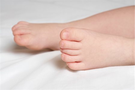 simsearch:693-03314779,k - Baby (6-12 months), close up of feet Stock Photo - Premium Royalty-Free, Code: 693-03312639