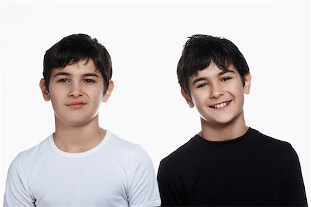 Studio portrait of twin boys (13-15) Foto de stock - Sin royalties Premium, Código: 693-03312726