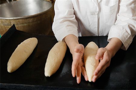 pasta (para pasteles) - Baker Shaping Loaves of Bread Dough Foto de stock - Sin royalties Premium, Código: 693-03312873