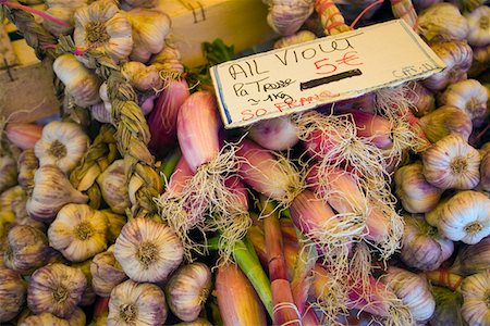 Alimentaire à l'étal de marché Photographie de stock - Premium Libres de Droits, Code: 693-03313921