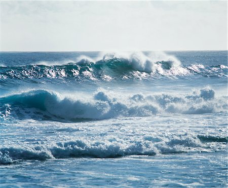 simsearch:693-03363627,k - Waves crashing on shore Foto de stock - Royalty Free Premium, Número: 693-03363644