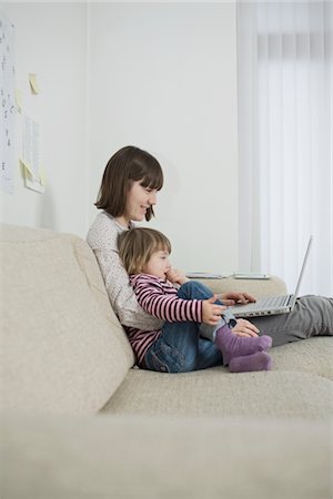 simsearch:693-03363809,k - Mother and daughter with laptop in living room Stock Photo - Premium Royalty-Free, Code: 693-03363808