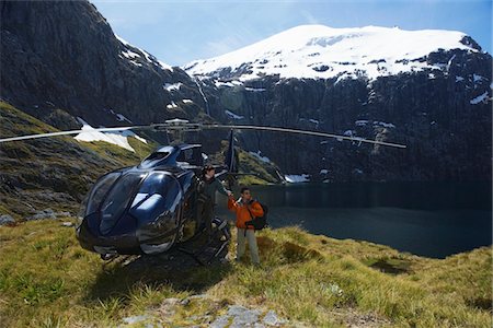 Wanderer aus Hubschrauber auf Berggipfel Klettern Stockbilder - Premium RF Lizenzfrei, Bildnummer: 693-03440722