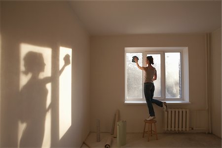 enlarged - Woman cleaning windows in new apartment Foto de stock - Sin royalties Premium, Código: 693-03440799