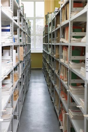 estante - Aisle of books in library Foto de stock - Sin royalties Premium, Código: 693-03440832