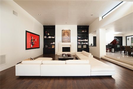 sofa on wooden floor - Sièges blancs dans l'appartement de luxe spacieux Photographie de stock - Premium Libres de Droits, Code: 693-03474101