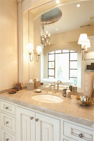 simsearch:693-03474115,k - Marble topped cream bathroom with window reflected in mirror Foto de stock - Sin royalties Premium, Código: 693-03474103